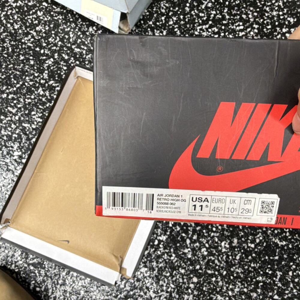 Jordan Air Jordan 1 Retro High OG Bloodline Black White Red Men's Sneakers 5550… - Picture 6 of 6